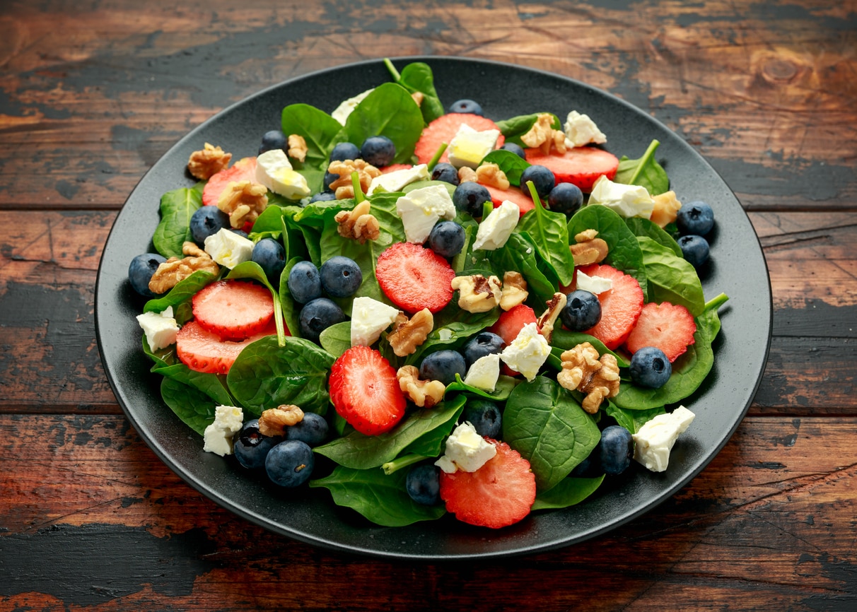 Studies show that berries, green leafy vegetables, yellow vegetables, and cruciferous vegetables help to lower the risk of type 2 diabetes. 