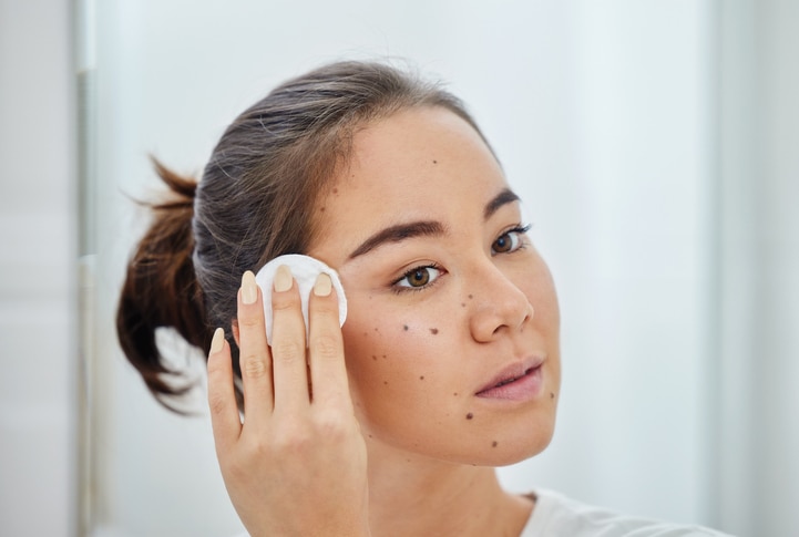 What is toner? 4 reasons you should add face toner to your skincare routine