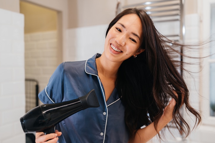 Ways to manage greasy, damp hair