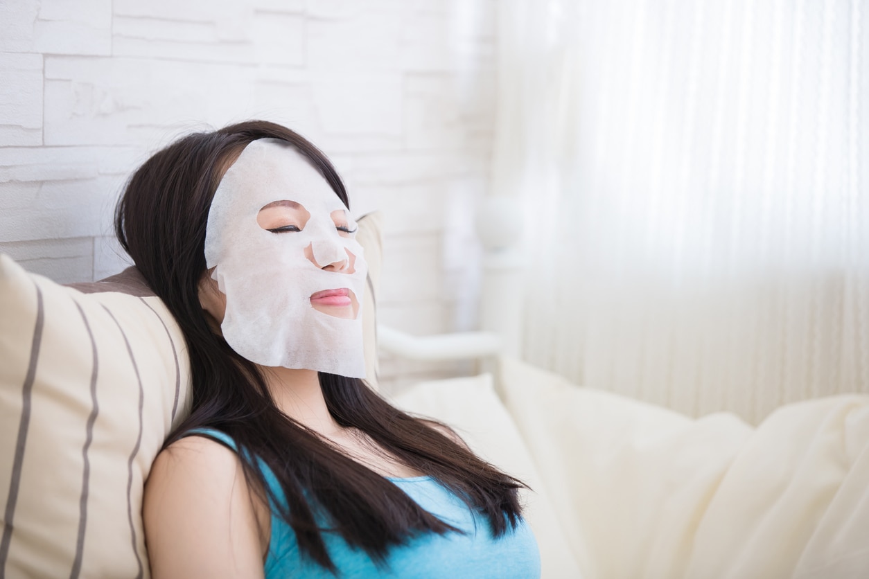 Facial sheet masks with natural ingredients 